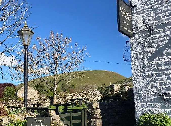 Queens Arms Litton